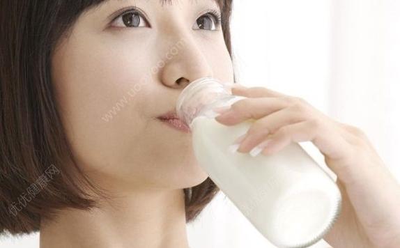 喝纯牛奶会丰胸吗